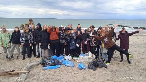 Школьники Калининграда и Санкт-Петербурга приняли участие в природоохранных мероприятиях на Балтийском побережье